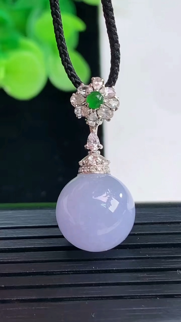 天然A货翡翠18K金紫罗兰圆珠吊坠尺寸27-12.4重量:4.91g
4月7日