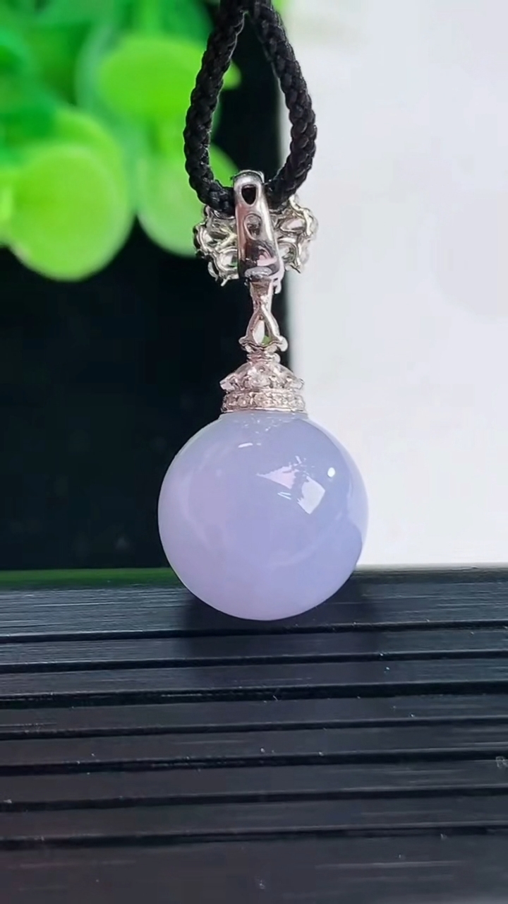 天然A货翡翠18K金紫罗兰圆珠吊坠尺寸27-12.4重量:4.91g
4月7日