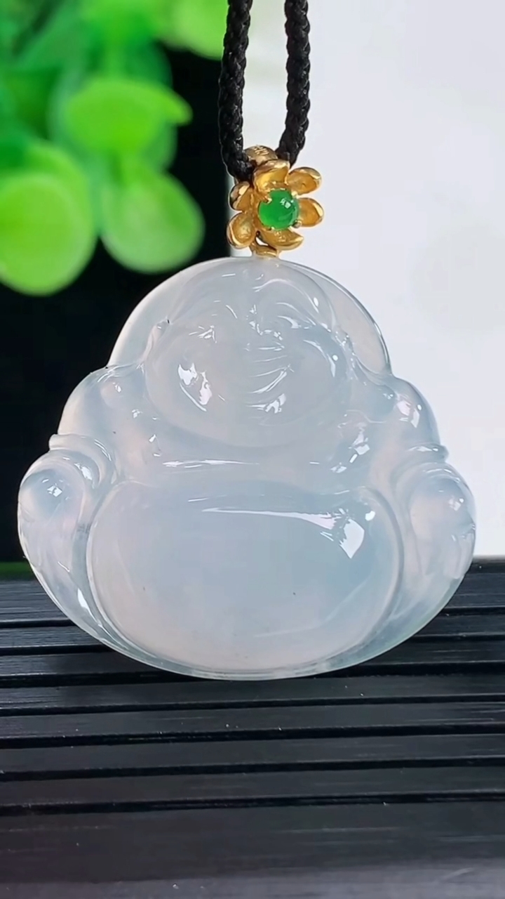 天然A货翡翠18K金紫罗兰佛公吊坠尺寸27-29.6-5.6重量:7.80g
4月7日