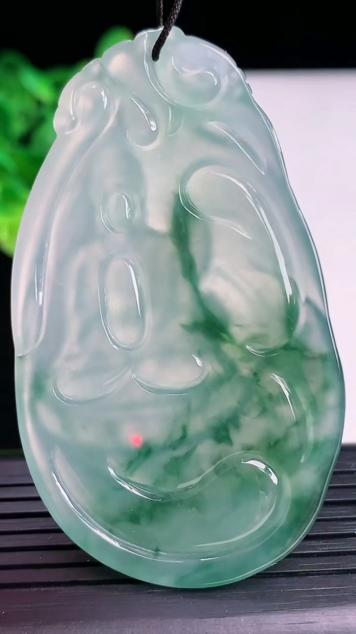 天然A货翡翠种飘花观音菩萨吊坠尺寸65.5-38.6-5重量:28.19g
4月7日