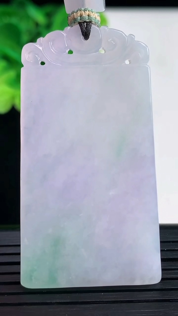 天然A货翡翠春带彩紫罗兰无事牌吊坠尺寸53.7-29.1-3.7重量:21.65g
4月7日