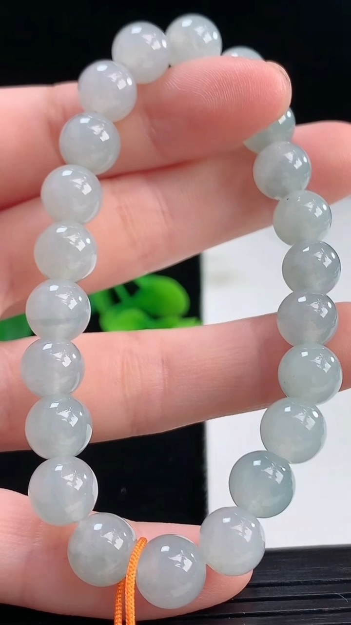 天然A货翡翠圆珠手串尺寸8.5-22颗重量:23.36g4月7日
工厂直销收藏佳品,种好水足，色泽均