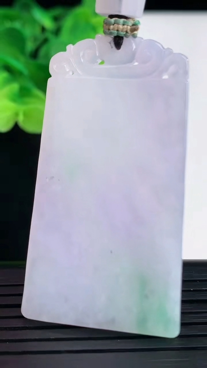 天然A货翡翠春带彩紫罗兰无事牌吊坠尺寸53.7-29.1-3.7重量:21.65g
4月7日