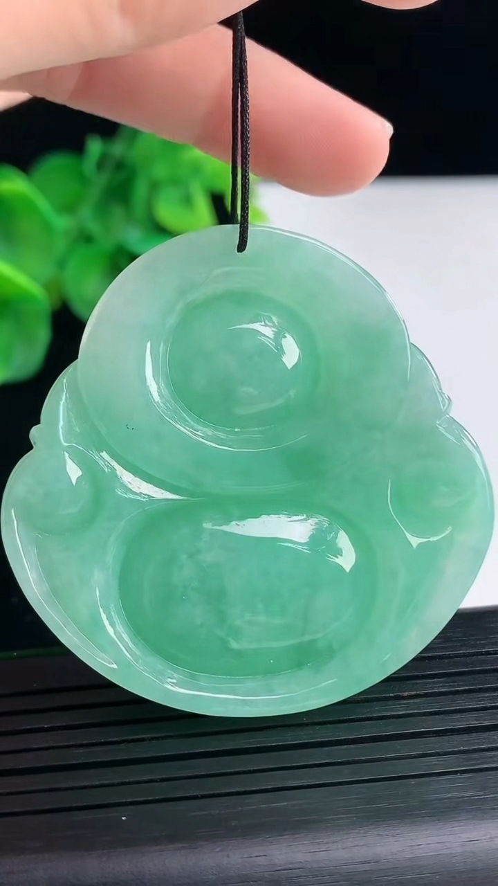 天然A货翡翠佛公吊坠尺寸50.4-51-11.4重量:48.39g
4月7日