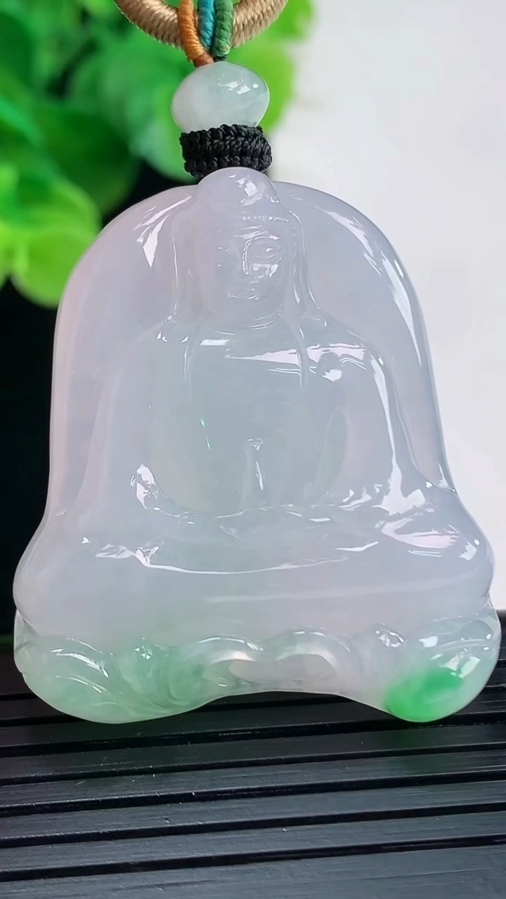 天然A货翡翠观音菩萨吊坠尺寸40.1-35-7.8重量:25.74g
4月7日