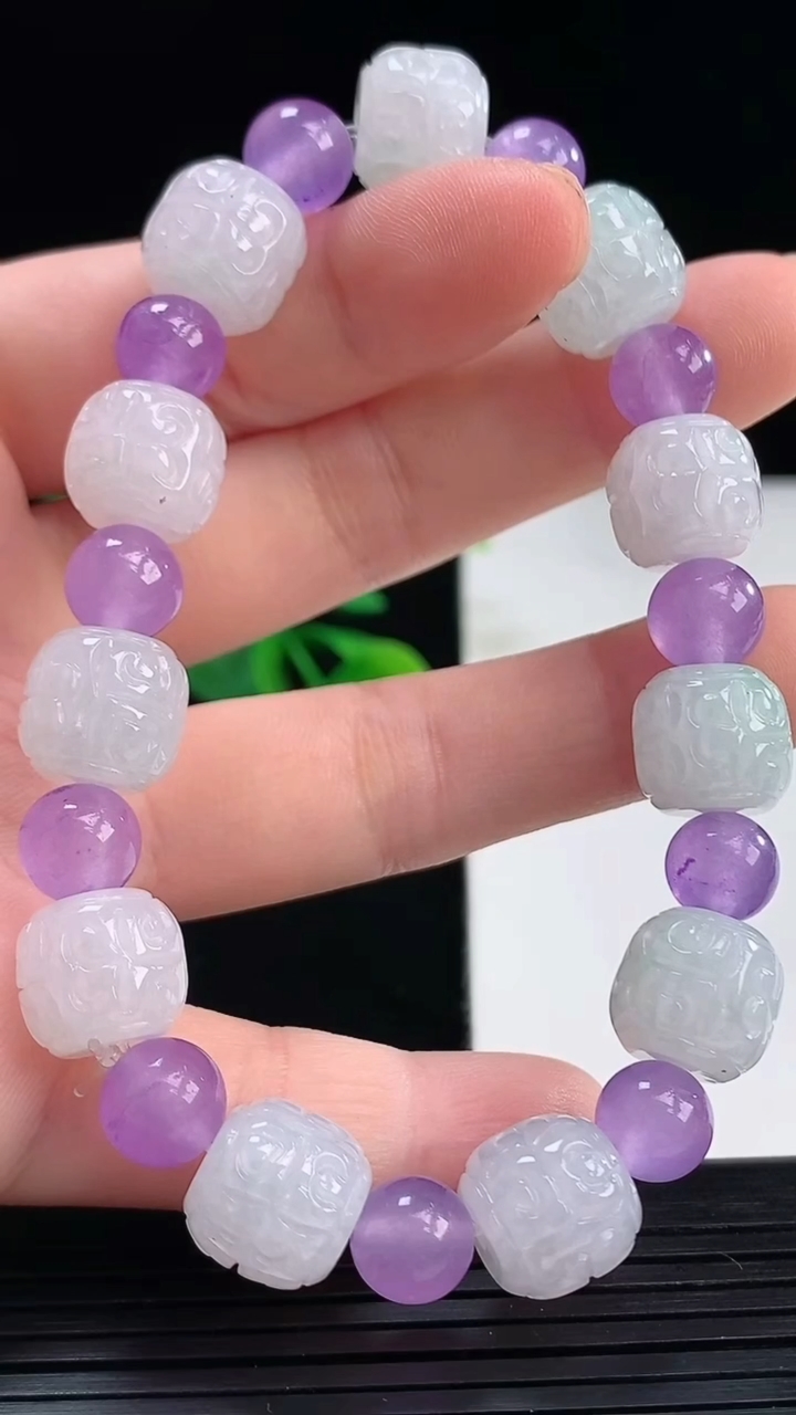 天然A货翡翠雕花路路通手串尺寸11-10.3重量:35.86g4月7日
工厂直销收藏佳品,种好水足，