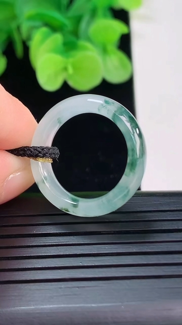 天然A货翡翠冰种飘花指环戒指尺寸16.7-5.3-3.4重量:3.35g2026年4月7日
工厂直销