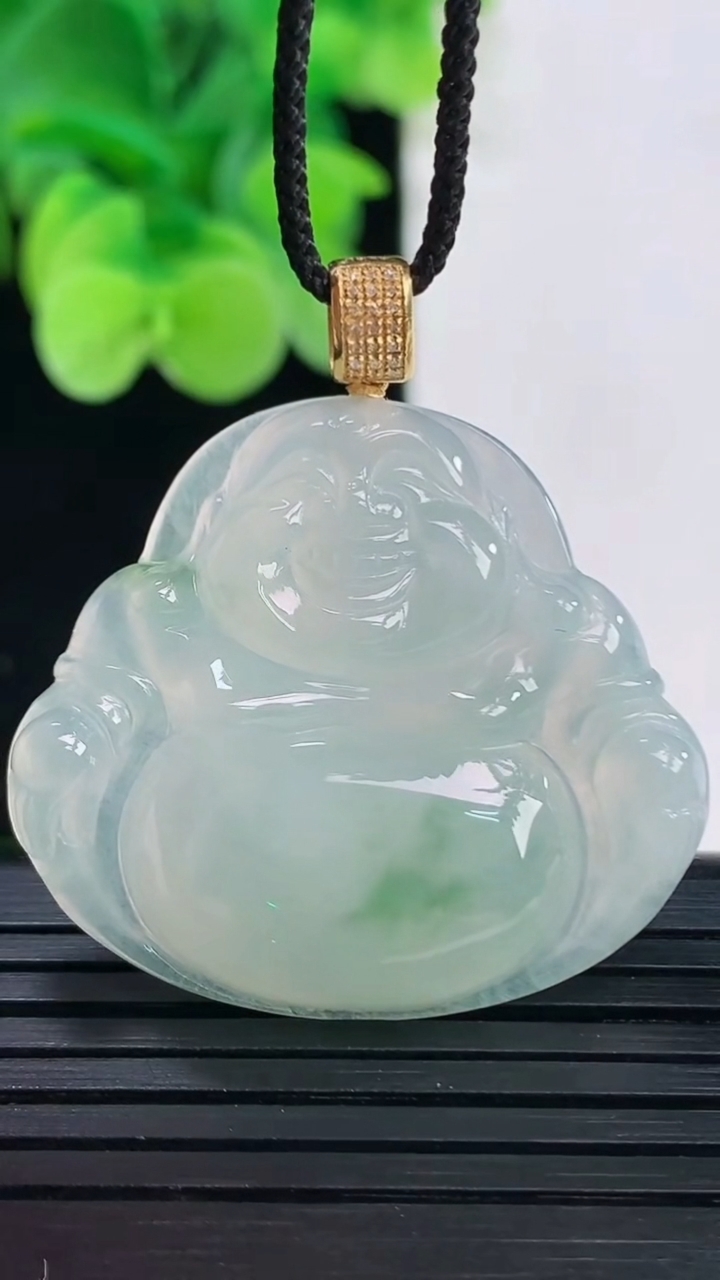 天然A货翡翠18K金飘花佛公吊坠尺寸29.8-34.4-5.8重量:9.91g
4月7日