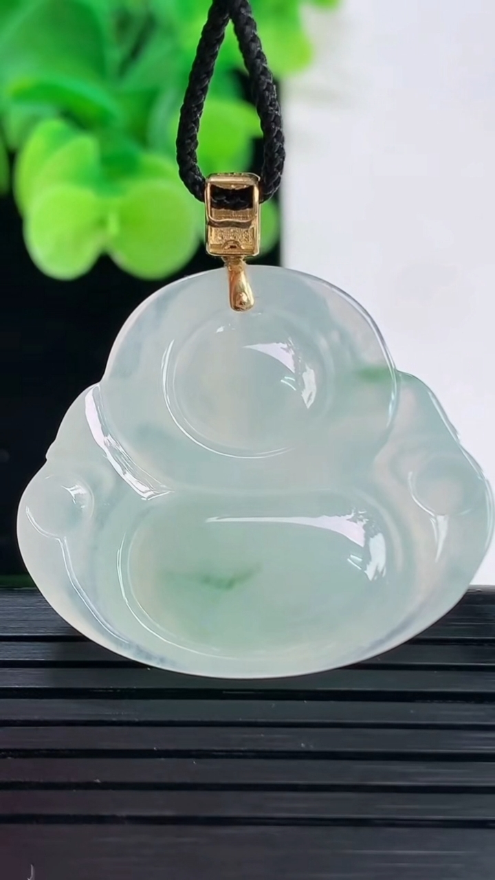 天然A货翡翠18K金飘花佛公吊坠尺寸29.8-34.4-5.8重量:9.91g
4月7日