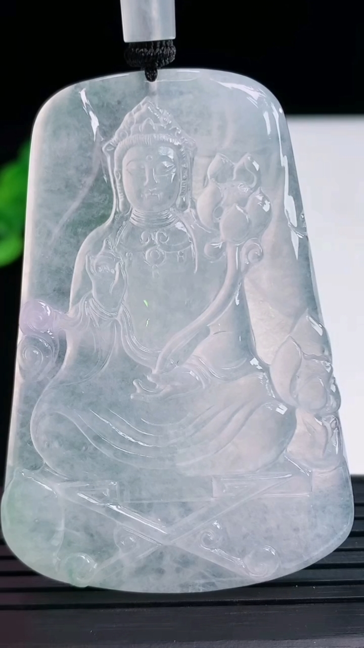 天然A货翡翠大势至菩萨吊坠尺寸64.2-43.4-5.3重量:39.83g
4月7日