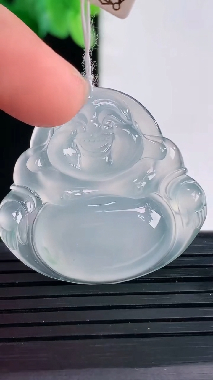 天然A货翡翠种飘花佛公吊坠尺寸31.8-34.1-6.1重量:9.96g
4月7日