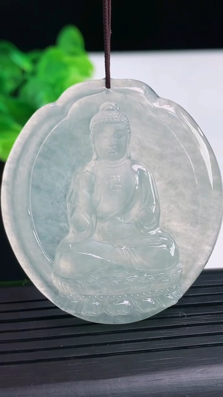 天然A货翡翠种白冰阿弥陀佛吊坠尺寸51.8-46.1-5.1重量:24.43g
4月7日
