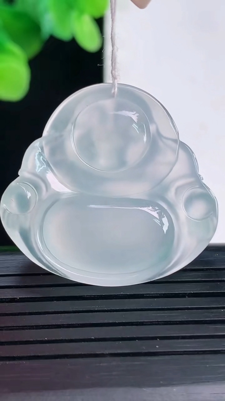 天然A货翡翠种飘花佛公吊坠尺寸31.8-34.1-6.1重量:9.96g
4月7日