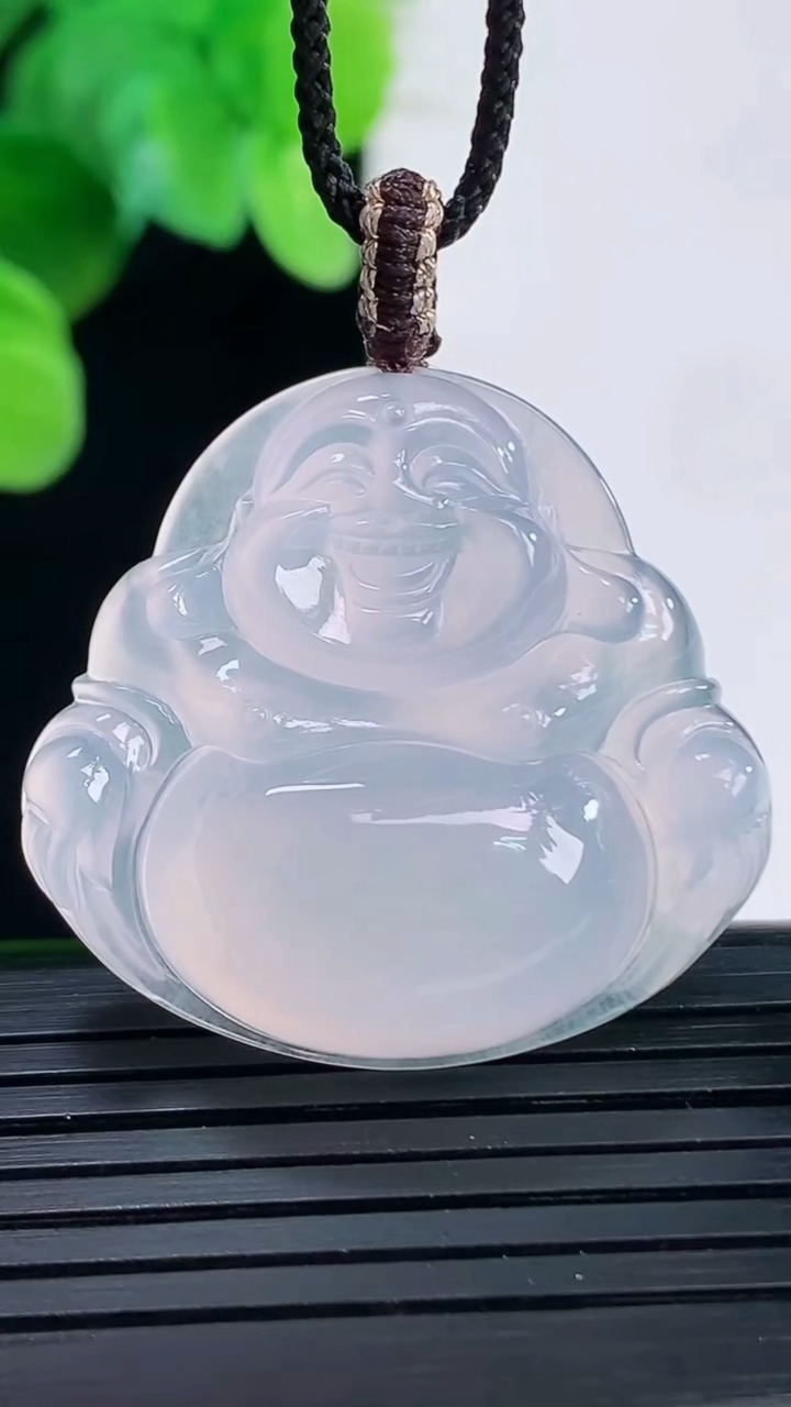 天然A货翡翠种白冰佛公吊坠尺寸30.1-32-7.6重量:10.40g
4月7日