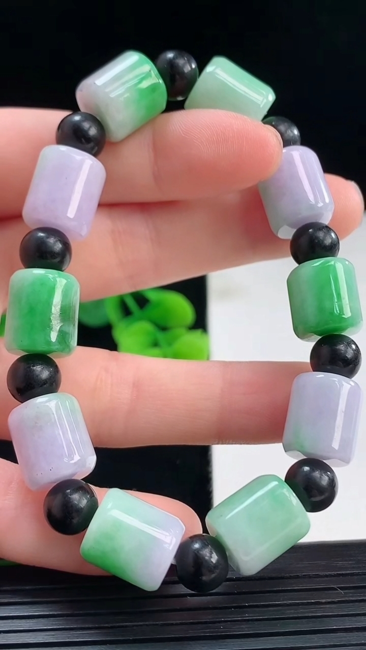 天然A货翡翠春带彩紫罗兰路路通手串尺寸10.8-10.4重量:35.79g4月7日
工厂直销收藏佳品