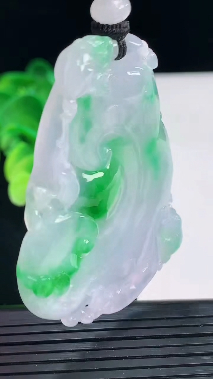 天然A货翡翠如意吊坠尺寸56.7-42.1-5重量:27.14g
4月7日