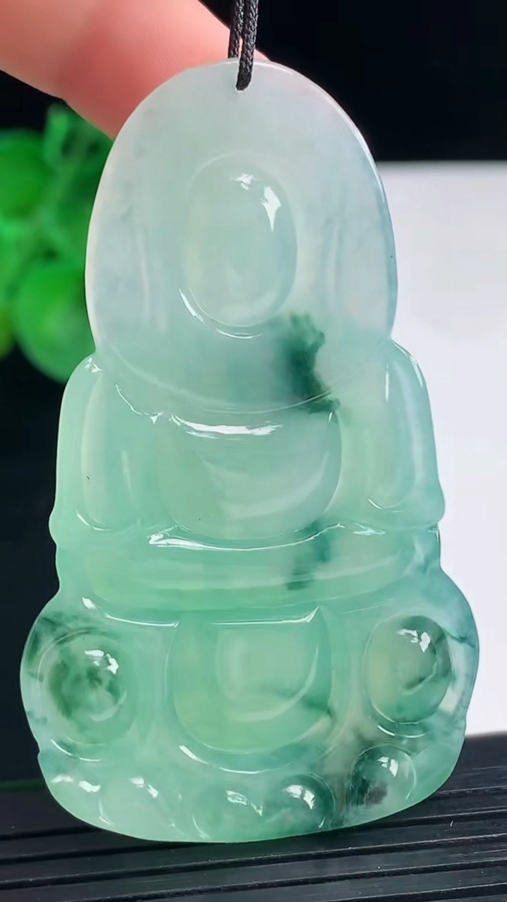 天然A货翡翠飘花观音菩萨吊坠尺寸59.5-35.7-6.1重量:22.12g
4月7日