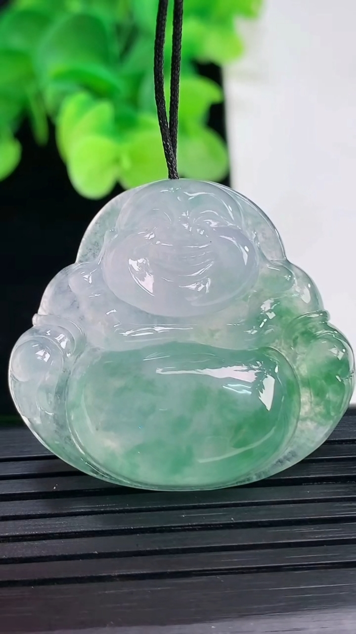 天然A货翡翠种飘花佛公吊坠尺寸33.2-37-7.1重量:12.72g
4月7日