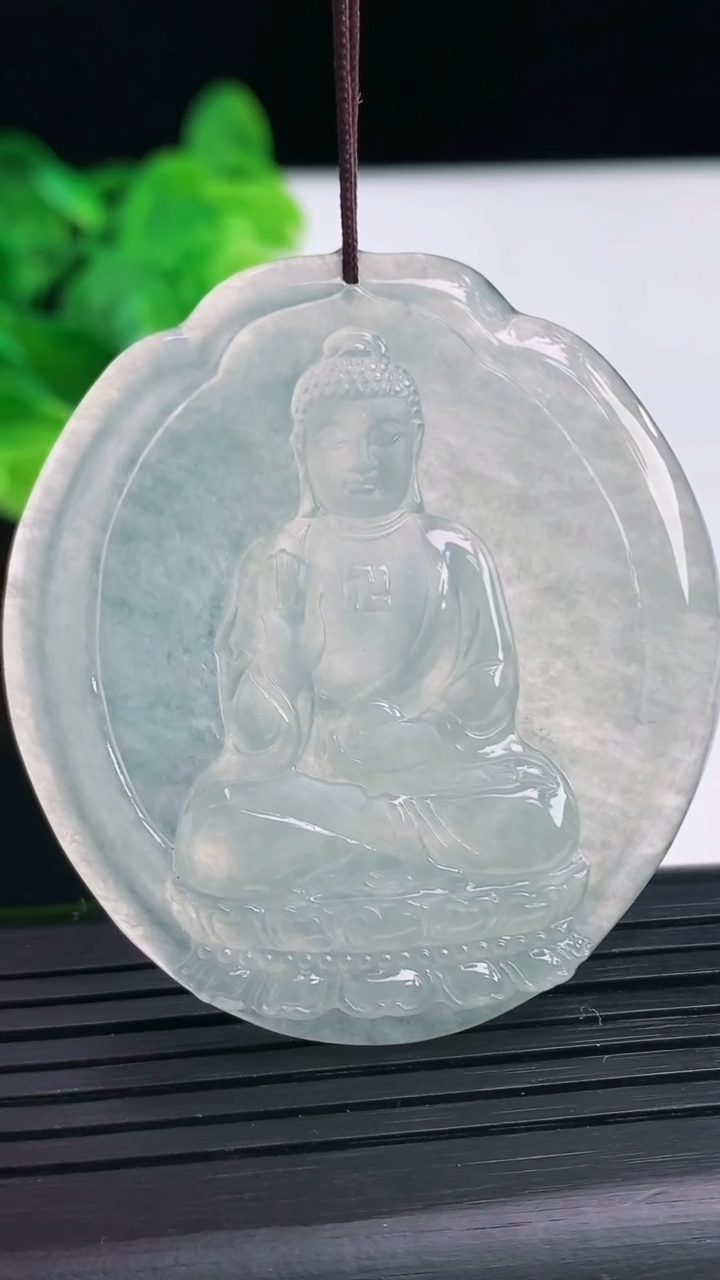 天然A货翡翠种白冰阿弥陀佛吊坠尺寸51.8-46.1-5.1重量:24.43g
4月7日