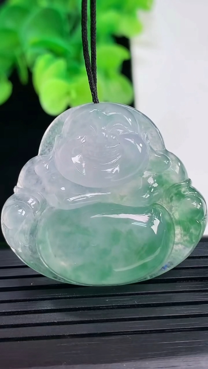 天然A货翡翠种飘花佛公吊坠尺寸33.2-37-7.1重量:12.72g
4月7日