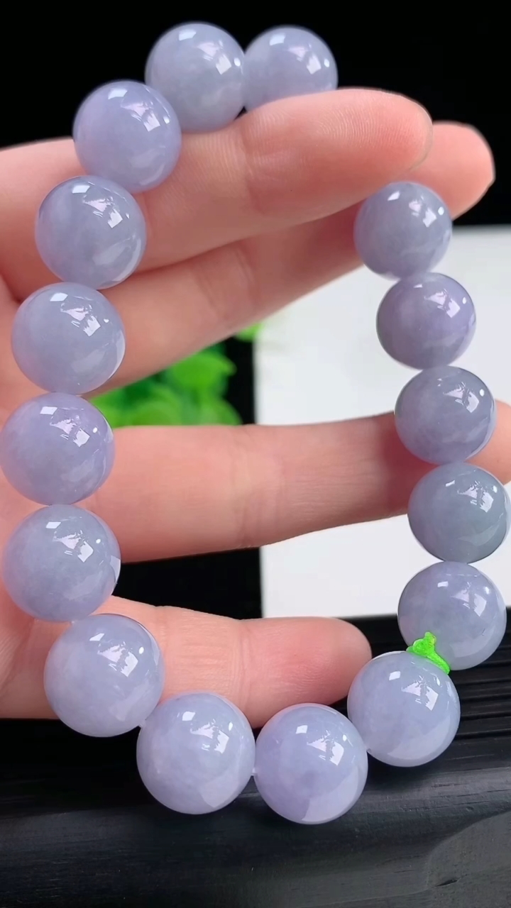 天然A货翡翠紫罗兰圆珠手串尺寸11.7-17颗重量:50.84g4月7日
工厂直销收藏佳品,种好水足