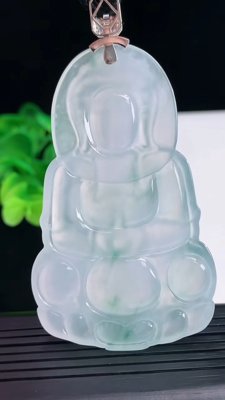 天然A货翡翠种飘花观音菩萨吊坠尺寸71.2-43.3-5.6重量:38.74g
4月7日