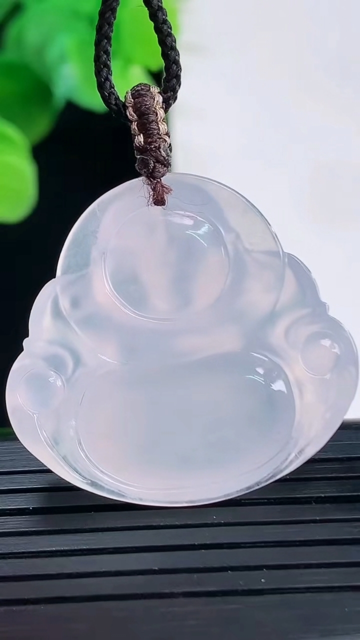 天然A货翡翠种白冰佛公吊坠尺寸30.1-32-7.6重量:10.40g
4月7日