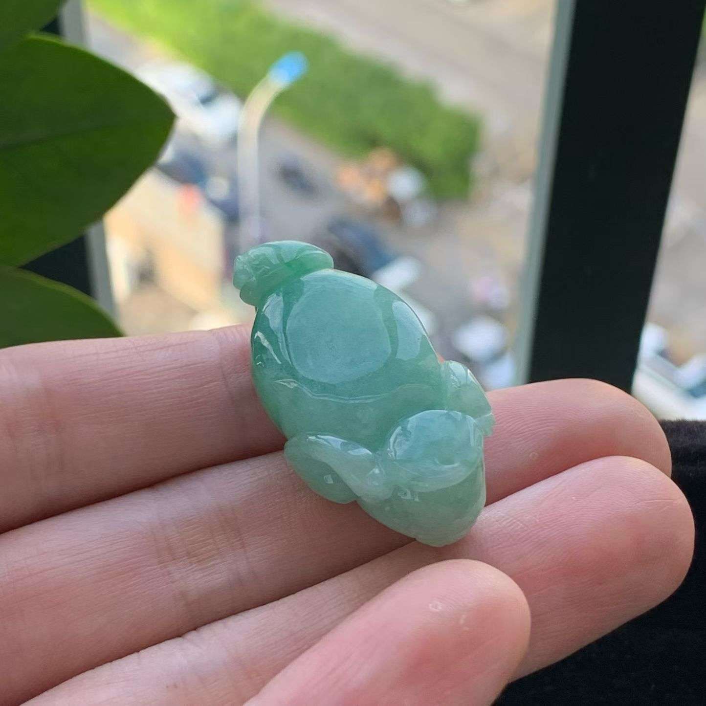 A货天然翡翠冰糯种满绿金蟾吊坠重量17.21
4月7日