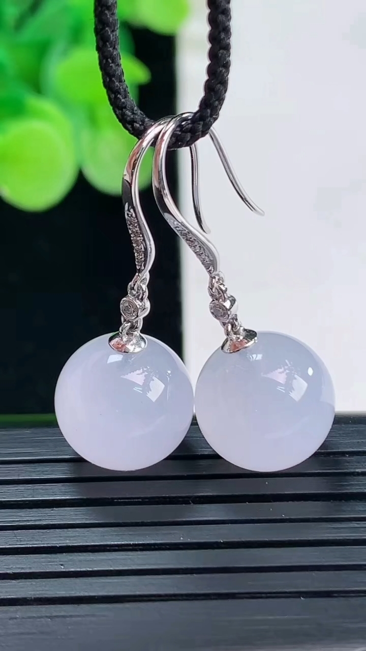 天然A货翡翠18K金紫罗兰圆珠耳坠尺寸11.8重量:7.60g4月7日
工厂直销收藏佳品,种好水足，