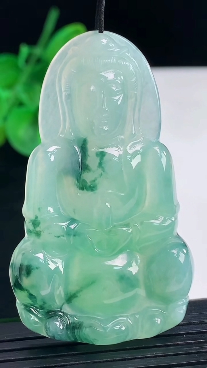 天然A货翡翠飘花观音菩萨吊坠尺寸59.5-35.7-6.1重量:22.12g
4月7日