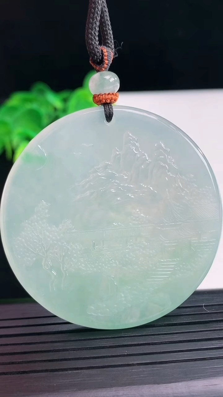 天然A货翡翠山水牌吊坠尺寸54.4-5.5重量:44.21g
4月7日