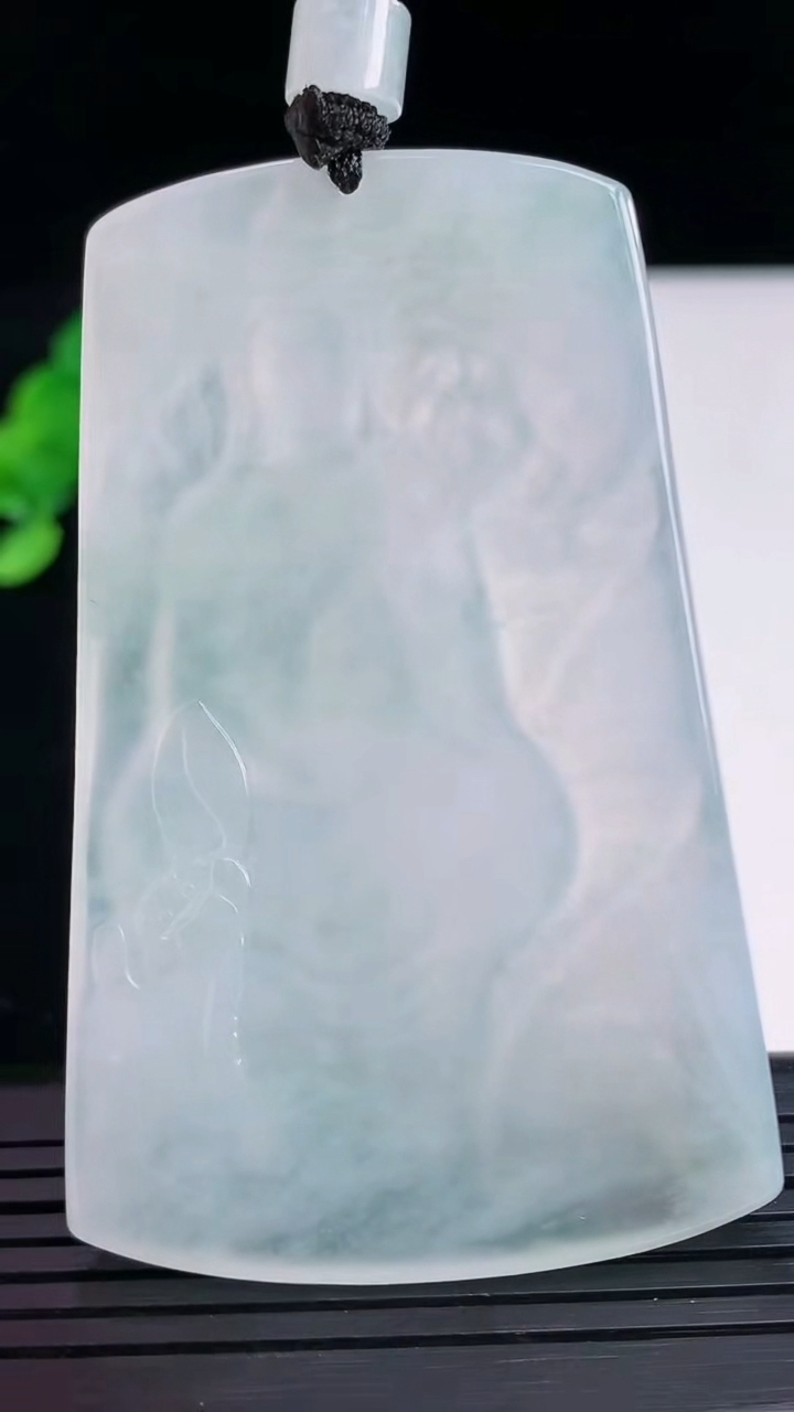 天然A货翡翠大势至菩萨吊坠尺寸666-42.3-5.3重量:39.26g
4月7日