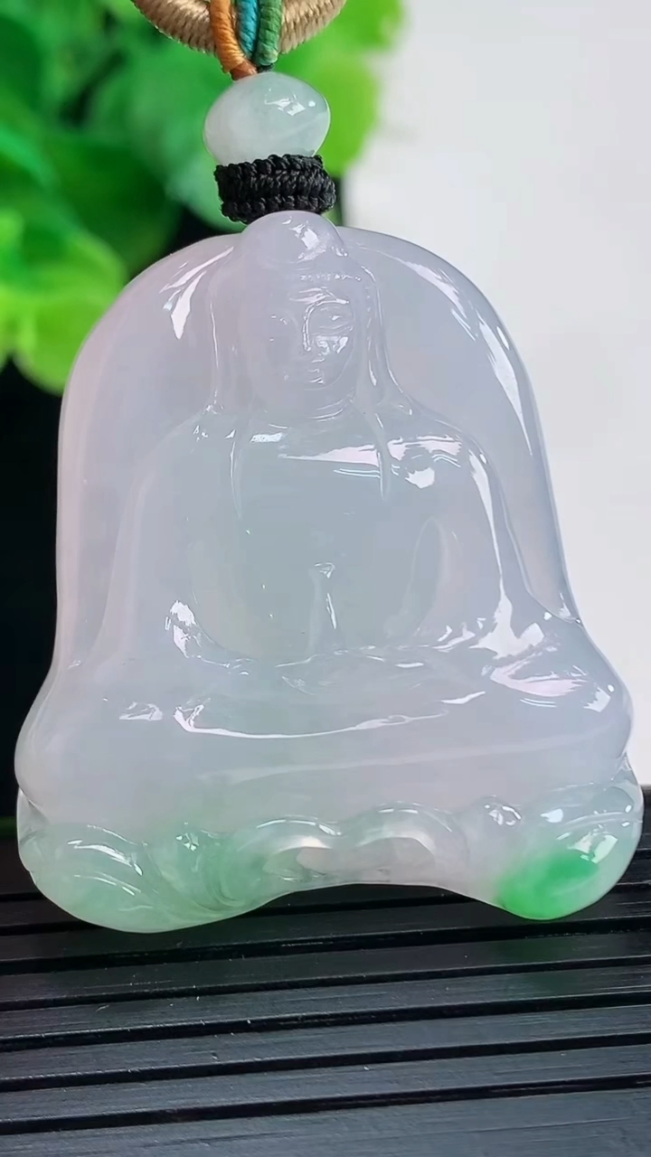 天然A货翡翠观音菩萨吊坠尺寸40.1-35-7.8重量:25.74g
4月7日