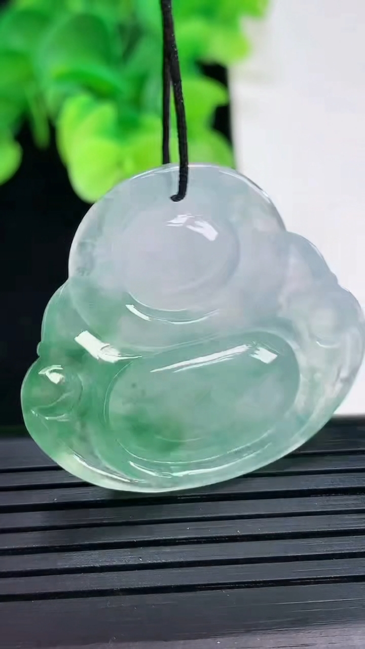 天然A货翡翠种飘花佛公吊坠尺寸33.2-37-7.1重量:12.72g
4月7日