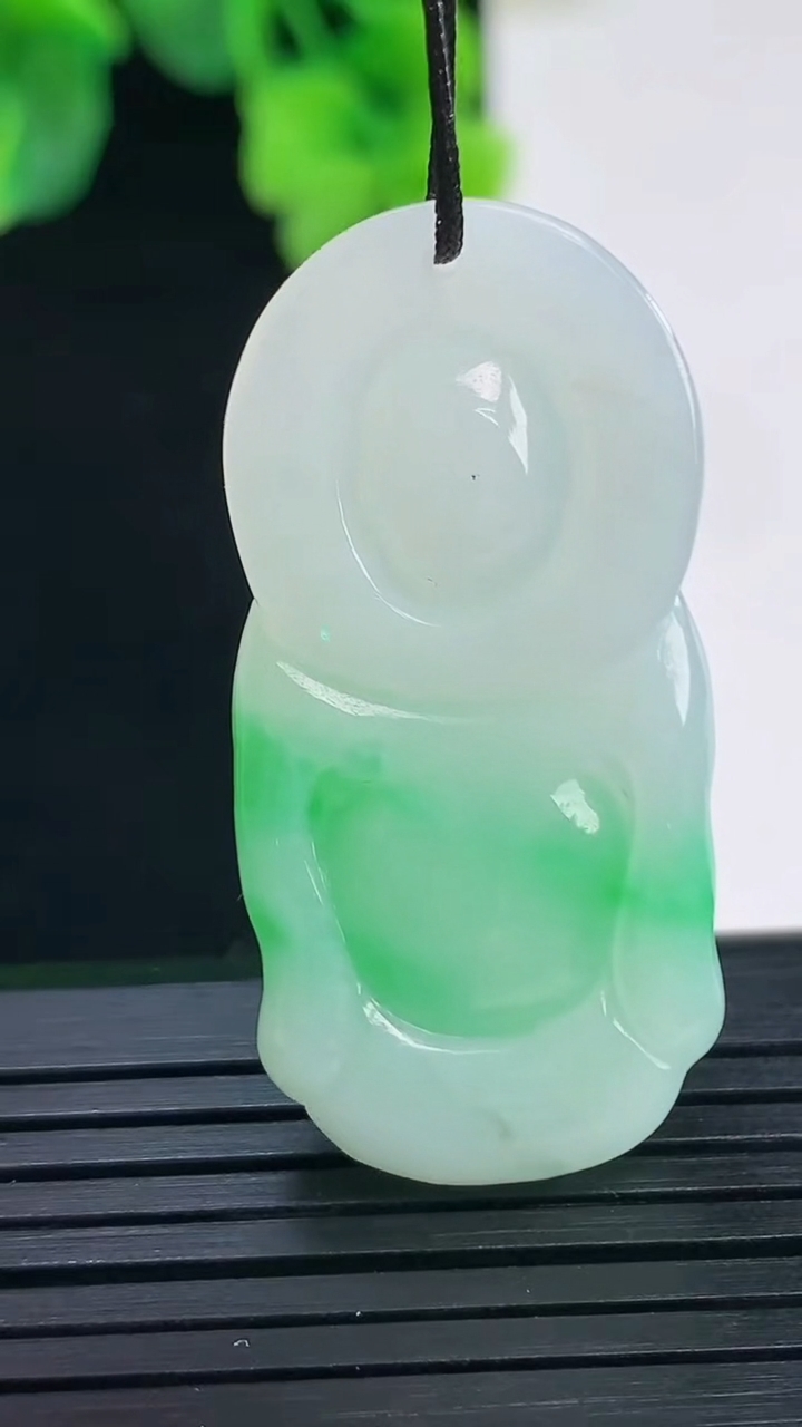 天然A货翡翠财神爷吊坠尺寸39.4-18.6-8.7重量:12.73g
4月8日