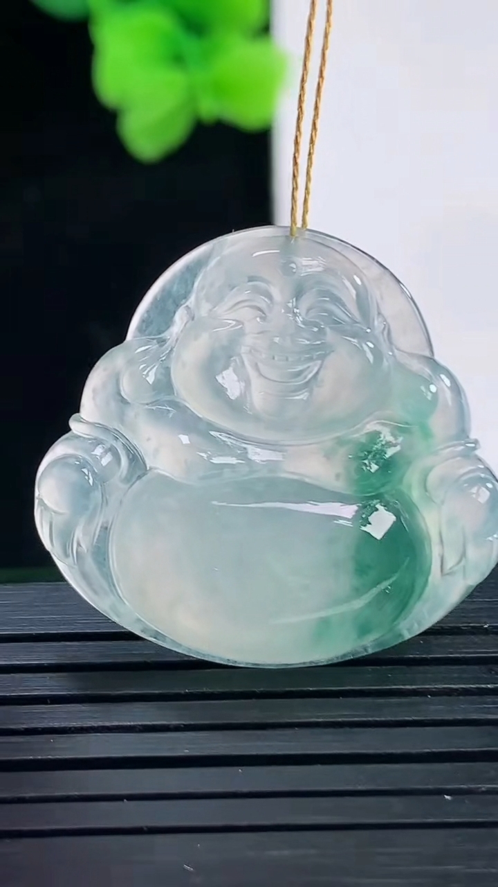 天然A货翡翠冰种飘花佛公吊坠尺寸27.6-29.4-5重量:7.29g
4月8日