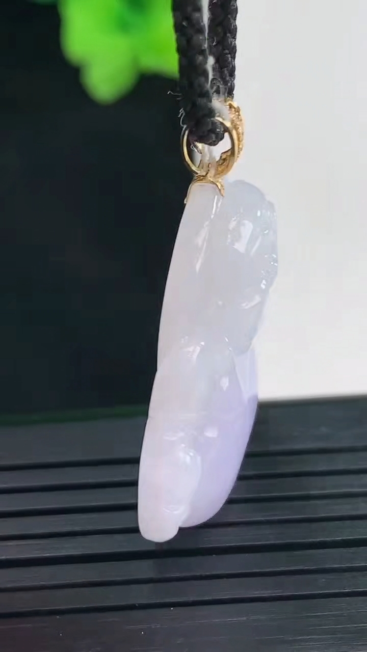 天然A货翡翠18K金紫罗兰佛公吊坠尺寸29-28.8-7.2重量:10.49g
4月8日