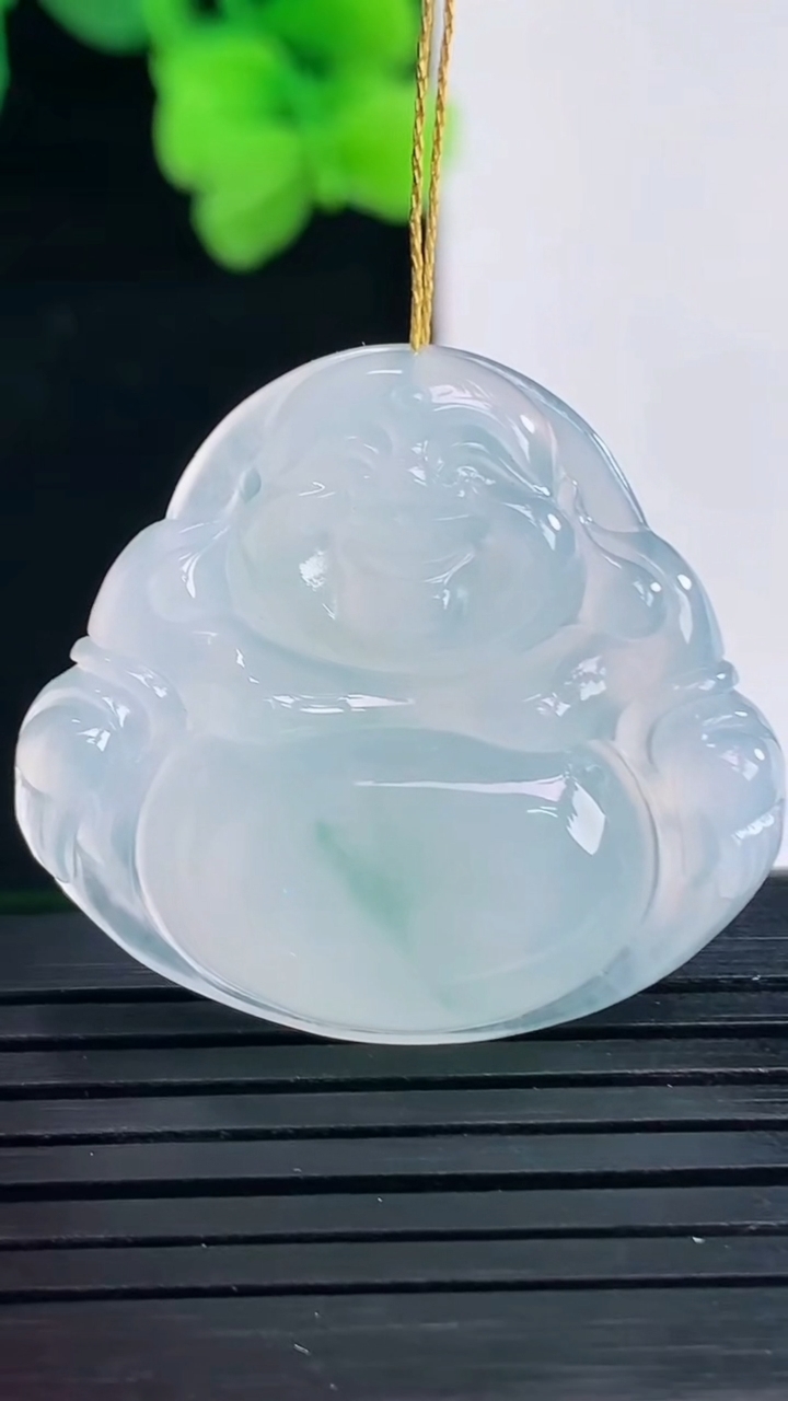 天然A货翡翠冰种飘花佛公吊坠尺寸28.5-31.3-5.8重量:8.43g
4月8日