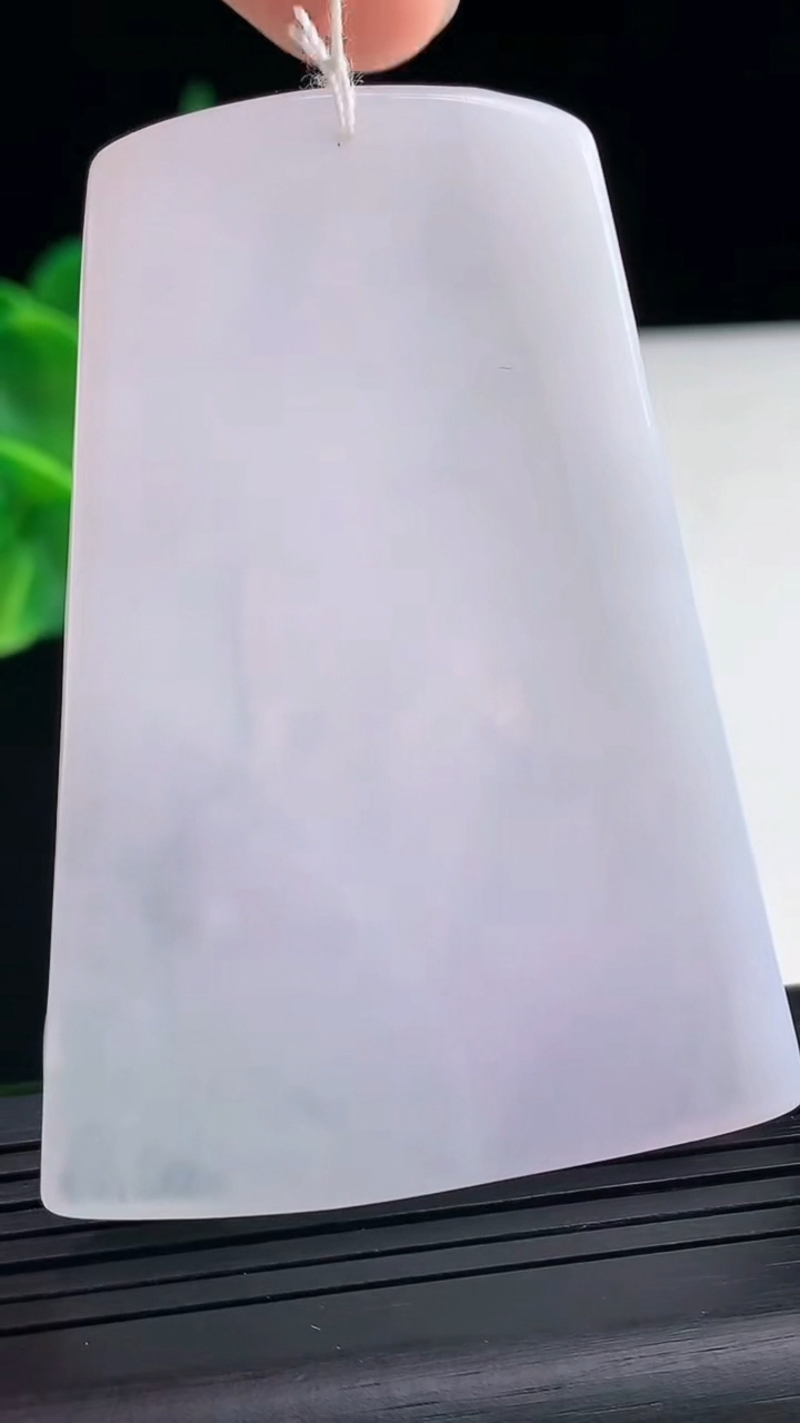 天然A货翡翠紫罗兰大势至菩萨吊坠尺寸66.6-48.1-5.8重量:42.95g
4月8日