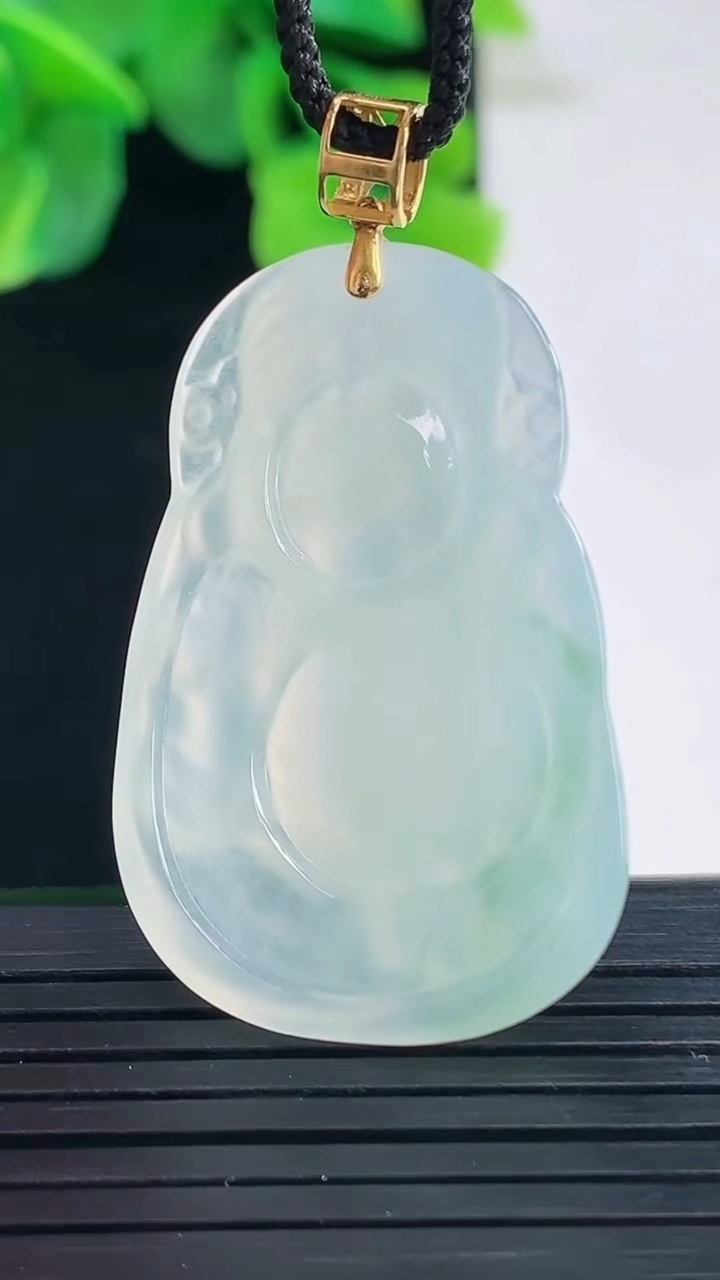 天然A货翡翠财神爷吊坠尺寸38.2-24.4-5.5重量:9.84g
4月8日