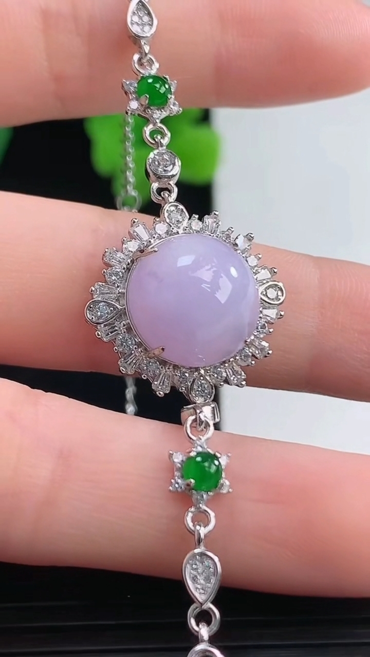 天然A货翡翠925银紫罗兰蛋面手链尺寸11.9重量:6.34g
4月8日