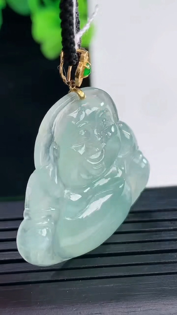 天然A货翡翠佛公吊坠尺寸30.7-31.7-5.9重量:8.29g
4月8日