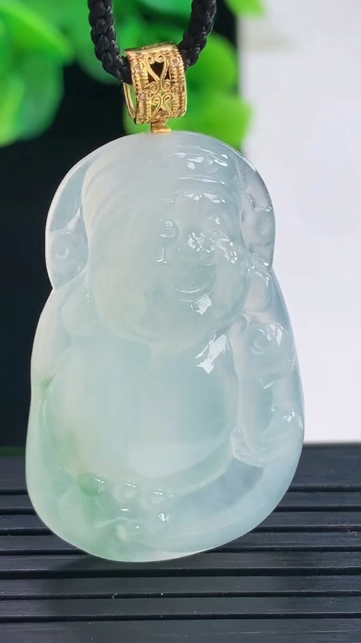 天然A货翡翠财神爷吊坠尺寸38.2-24.4-5.5重量:9.84g
4月8日