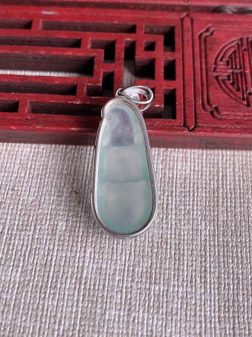 天然A货翡翠18K金伴钻镶嵌晴水四季豆福豆平安豆吊坠 
尺寸34.3-12.8-6裸石25-11mm