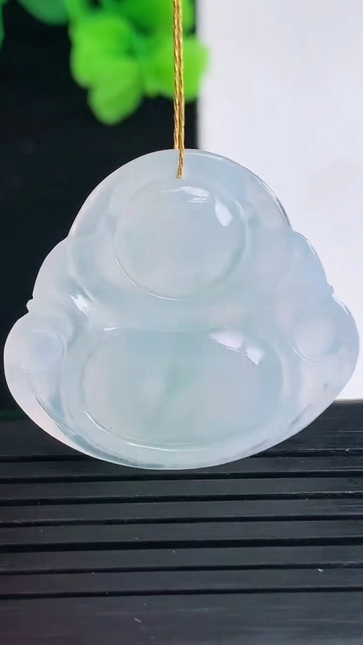 天然A货翡翠冰种飘花佛公吊坠尺寸28.5-31.3-5.8重量:8.43g
4月8日