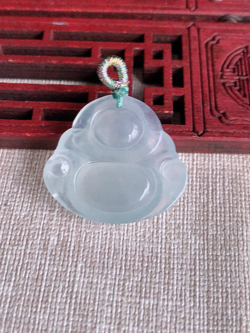天然A货翡翠白冰佛公吊坠 
尺寸25.8-28.2-5.8mm 重量6.50g 0407