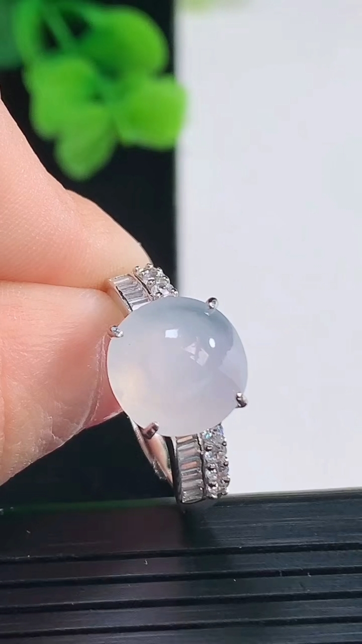 天然A货翡翠蛋面戒指尺寸10.5重量:3.22g2026年4月8日
工厂直销收藏佳品,种好水足，色泽