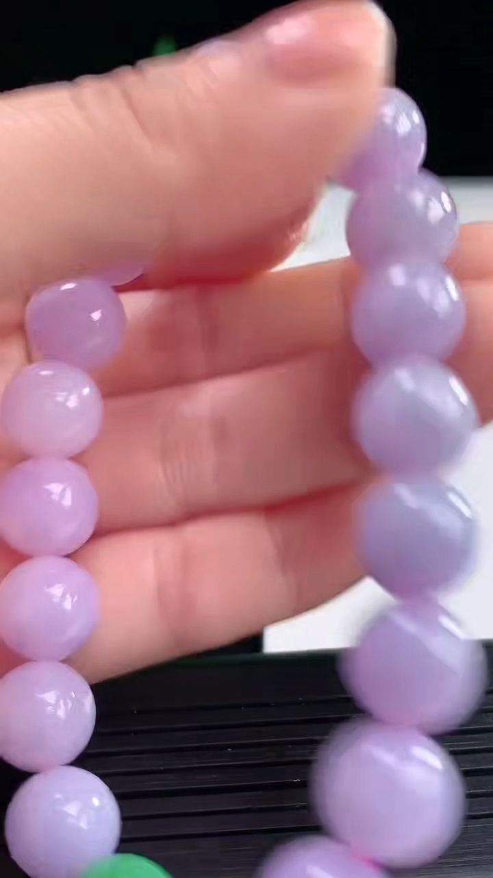 天然A货翡翠双彩紫罗兰圆珠手串尺寸9.7-20颗重量:33.89g4月8日
工厂直销收藏佳品,种好水足，色泽均匀，有种有色，上手高大气！