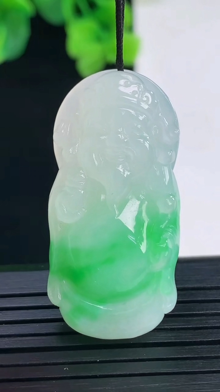 天然A货翡翠财神爷吊坠尺寸39.4-18.6-8.7重量:12.73g
4月8日