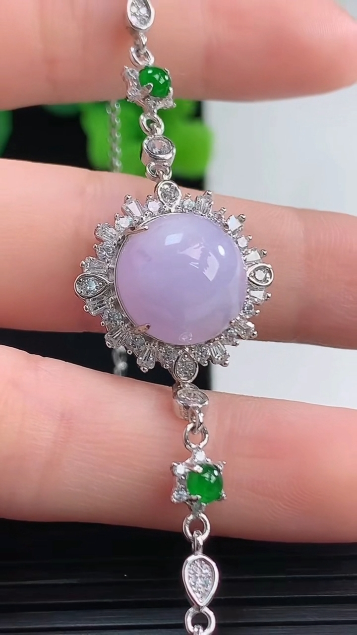 天然A货翡翠925银紫罗兰蛋面手链尺寸11.9重量:6.34g
4月8日